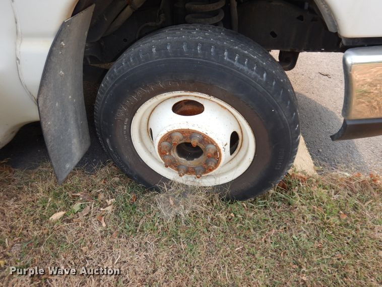 image for item DJ6897 2011 Ford Econoline E450 Super Duty  shuttle bus