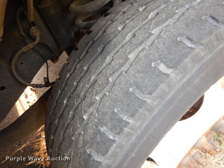 image for item DJ6897 2011 Ford Econoline E450 Super Duty  shuttle bus