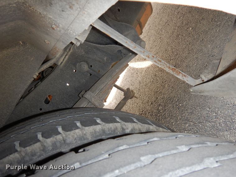 image for item DJ6897 2011 Ford Econoline E450 Super Duty  shuttle bus