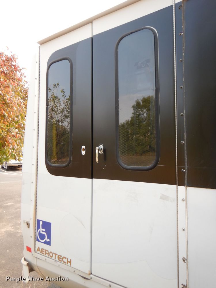 image for item DJ6897 2011 Ford Econoline E450 Super Duty  shuttle bus