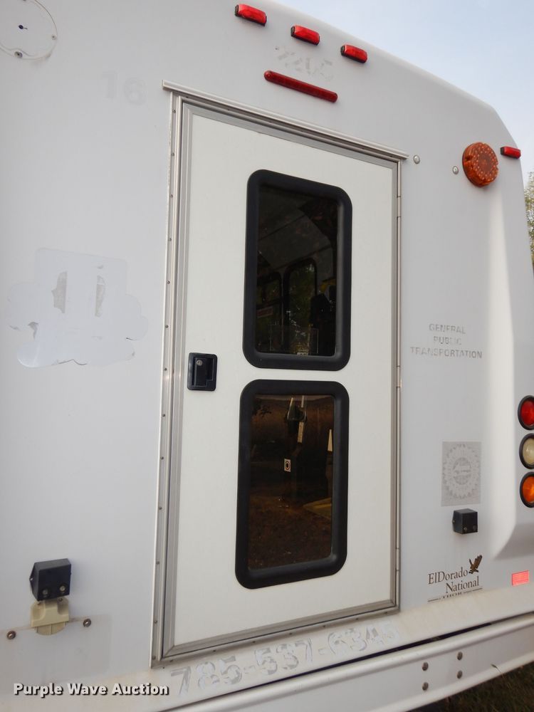 image for item DJ6897 2011 Ford Econoline E450 Super Duty  shuttle bus