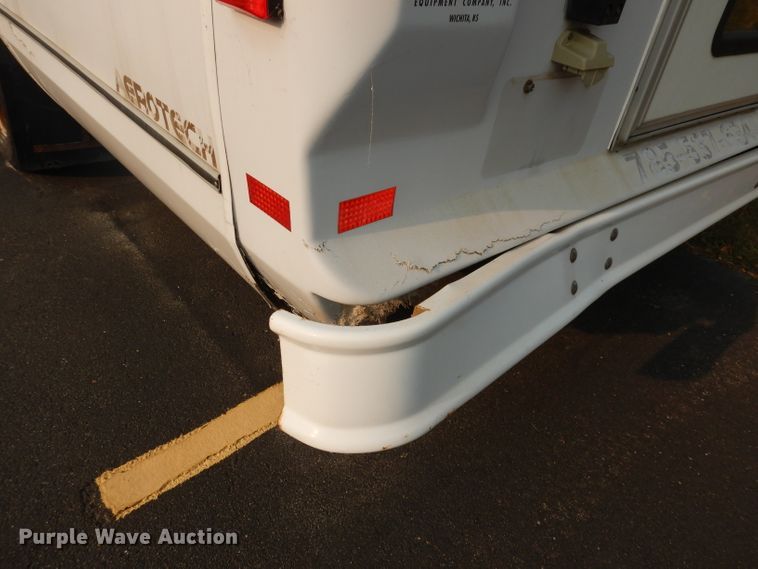 image for item DJ6897 2011 Ford Econoline E450 Super Duty  shuttle bus