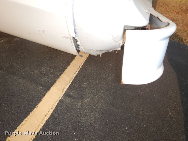 image for item DJ6897 2011 Ford Econoline E450 Super Duty  shuttle bus