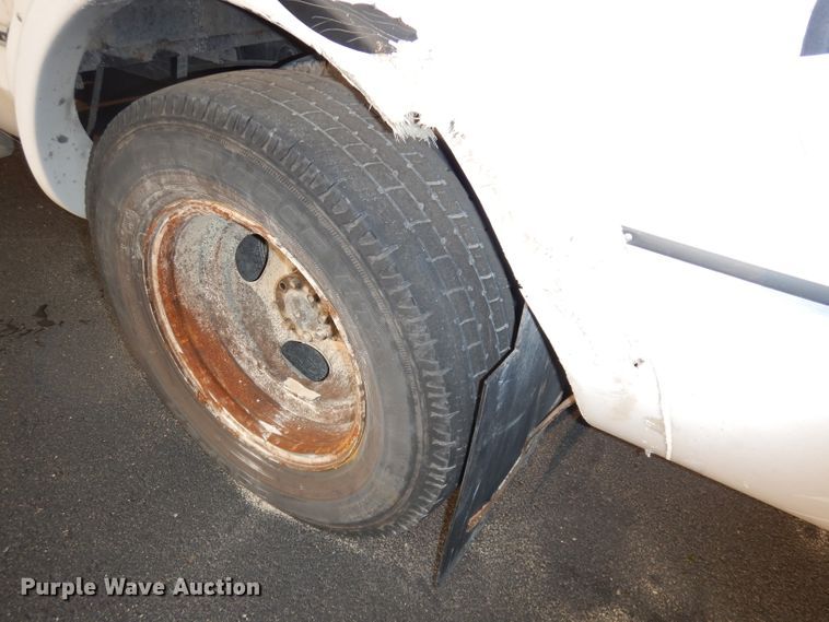 image for item DJ6897 2011 Ford Econoline E450 Super Duty  shuttle bus