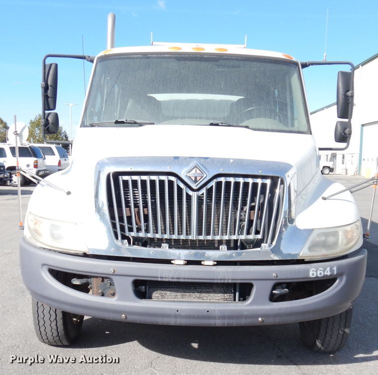 image for item DJ6898 2009 International DuraStar 4300  Crew Cab utility truck