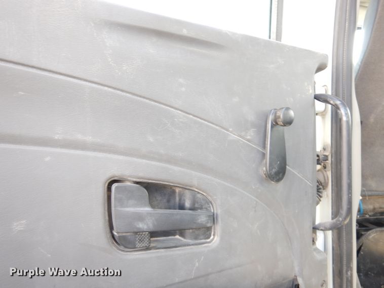 image for item DJ6898 2009 International DuraStar 4300  Crew Cab utility truck