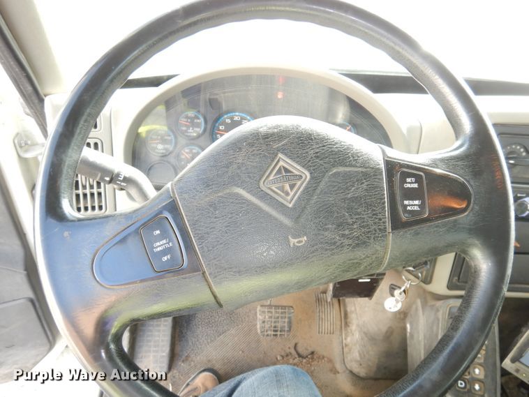 image for item DJ6898 2009 International DuraStar 4300  Crew Cab utility truck