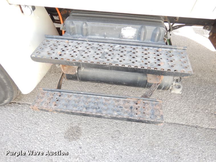 image for item DJ6898 2009 International DuraStar 4300  Crew Cab utility truck