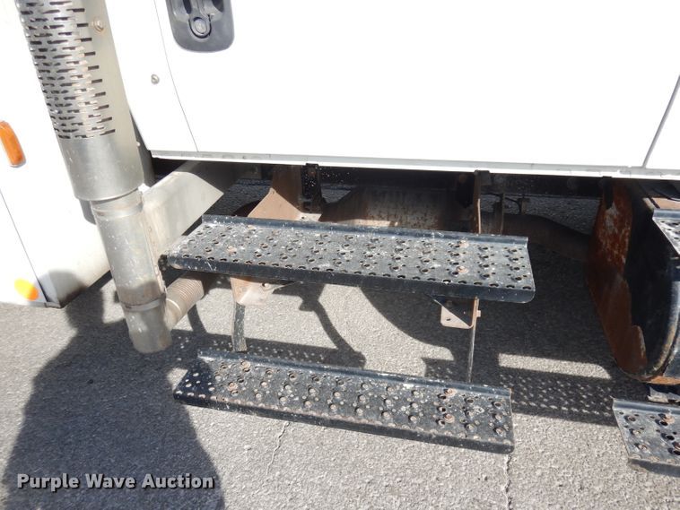 image for item DJ6898 2009 International DuraStar 4300  Crew Cab utility truck