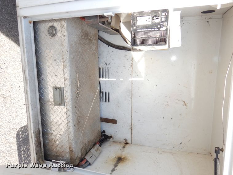 image for item DJ6898 2009 International DuraStar 4300  Crew Cab utility truck