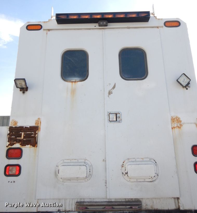 image for item DJ6898 2009 International DuraStar 4300  Crew Cab utility truck