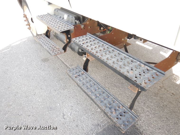 image for item DJ6898 2009 International DuraStar 4300  Crew Cab utility truck