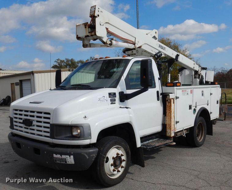 image for item DJ6911 2007 Chevrolet C5500  bucket truck