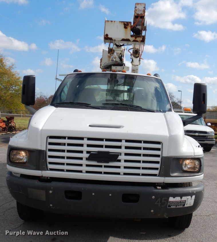 image for item DJ6911 2007 Chevrolet C5500  bucket truck