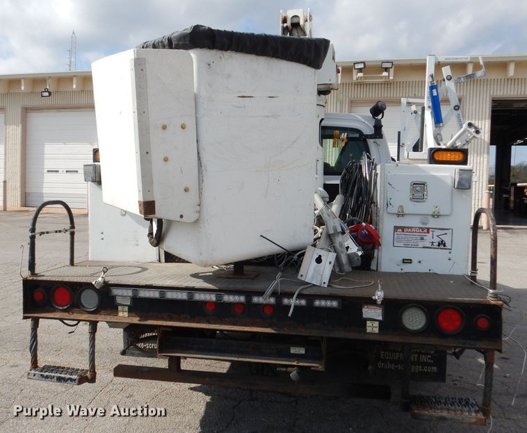 image for item DJ6911 2007 Chevrolet C5500  bucket truck