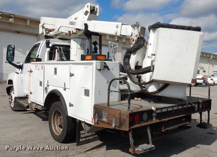 image for item DJ6911 2007 Chevrolet C5500  bucket truck