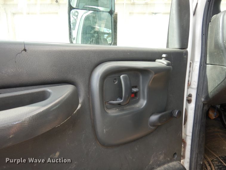 image for item DJ6911 2007 Chevrolet C5500  bucket truck