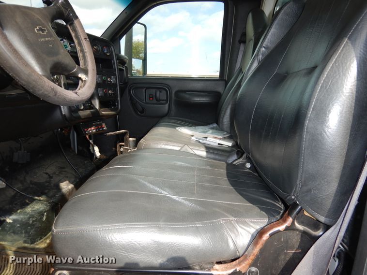 image for item DJ6911 2007 Chevrolet C5500  bucket truck