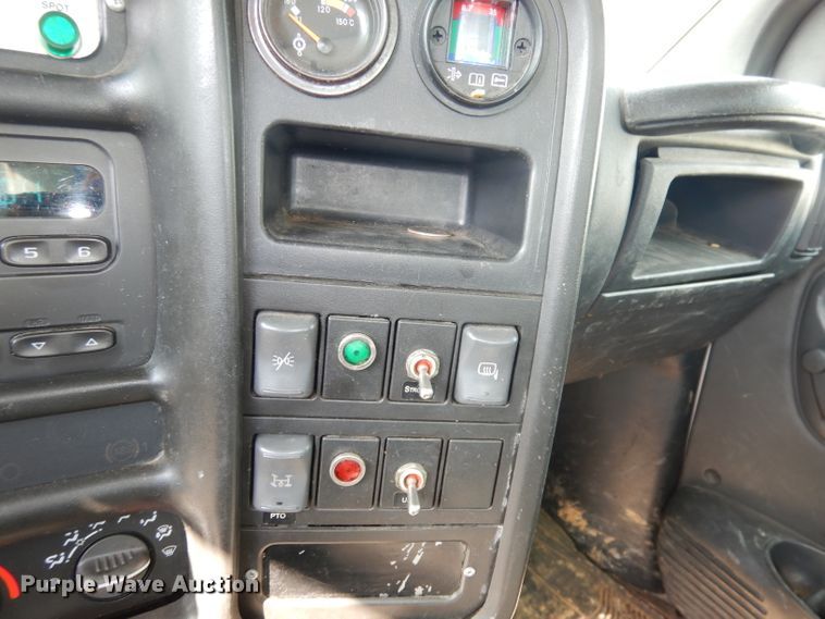 image for item DJ6911 2007 Chevrolet C5500  bucket truck