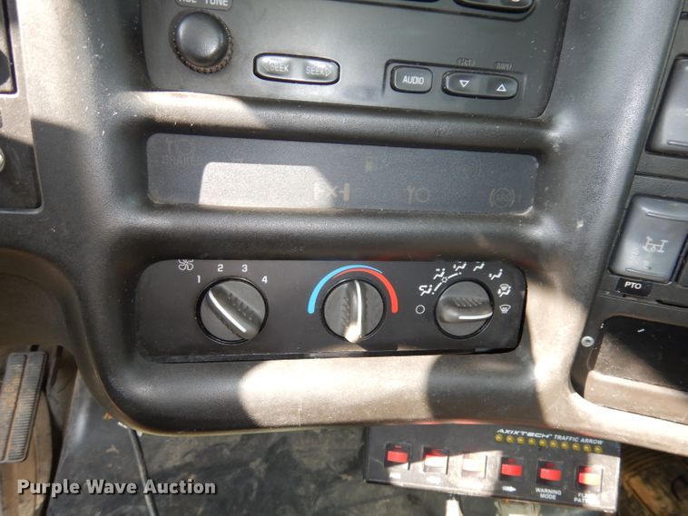 image for item DJ6911 2007 Chevrolet C5500  bucket truck