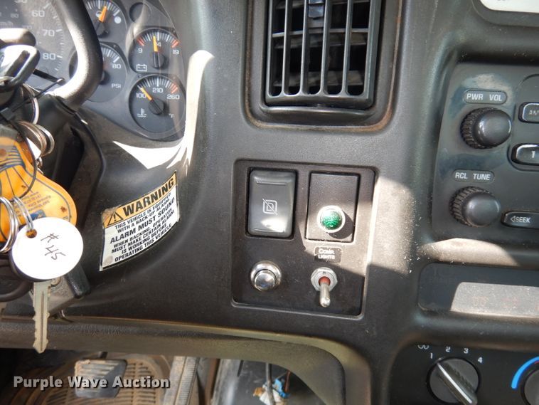 image for item DJ6911 2007 Chevrolet C5500  bucket truck