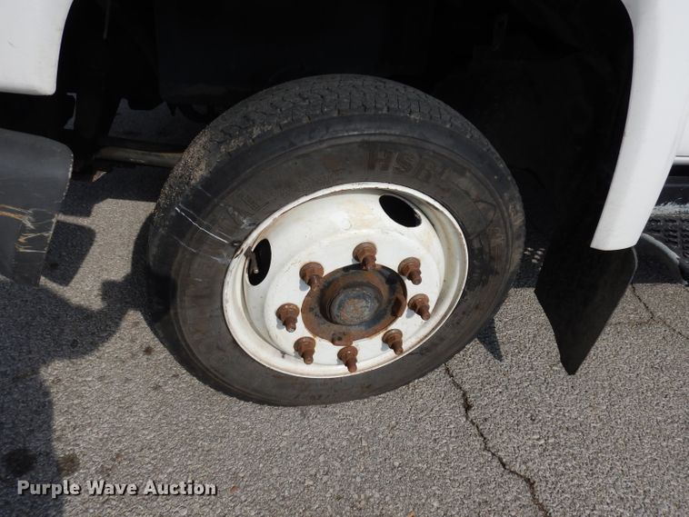 image for item DJ6911 2007 Chevrolet C5500  bucket truck