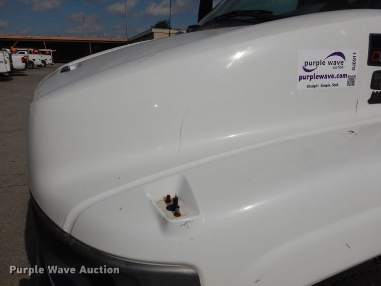 image for item DJ6911 2007 Chevrolet C5500  bucket truck