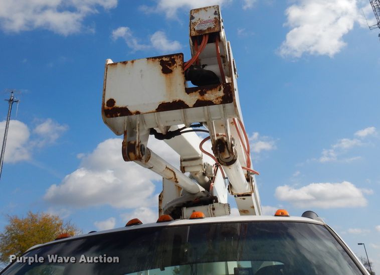 image for item DJ6911 2007 Chevrolet C5500  bucket truck