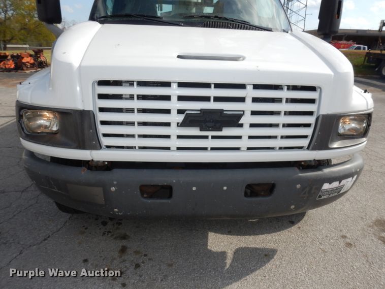 image for item DJ6911 2007 Chevrolet C5500  bucket truck
