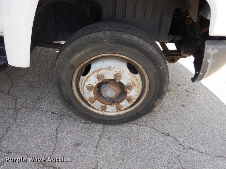 image for item DJ6911 2007 Chevrolet C5500  bucket truck