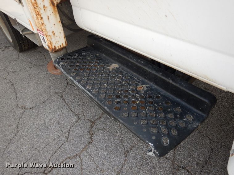 image for item DJ6911 2007 Chevrolet C5500  bucket truck