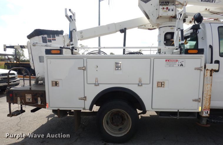 image for item DJ6911 2007 Chevrolet C5500  bucket truck