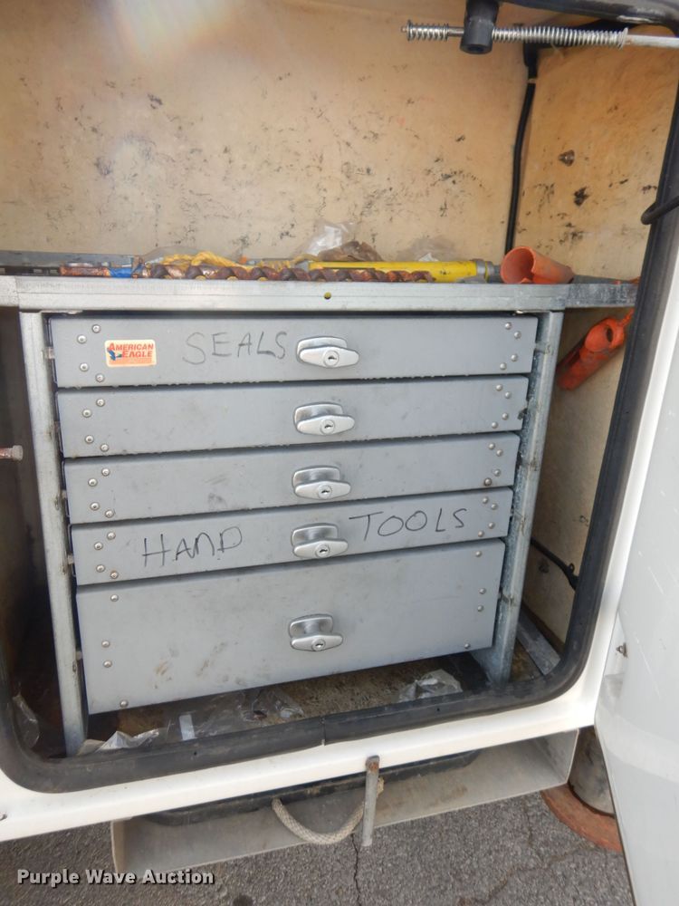 image for item DJ6911 2007 Chevrolet C5500  bucket truck