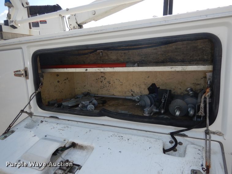 image for item DJ6911 2007 Chevrolet C5500  bucket truck