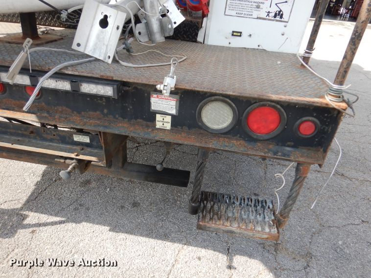 image for item DJ6911 2007 Chevrolet C5500  bucket truck