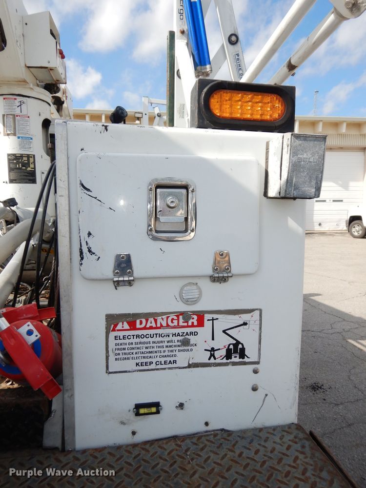 image for item DJ6911 2007 Chevrolet C5500  bucket truck