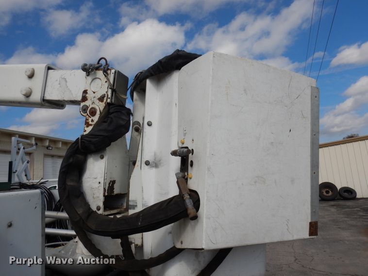 image for item DJ6911 2007 Chevrolet C5500  bucket truck