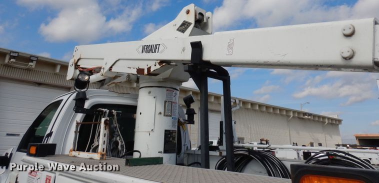 image for item DJ6911 2007 Chevrolet C5500  bucket truck