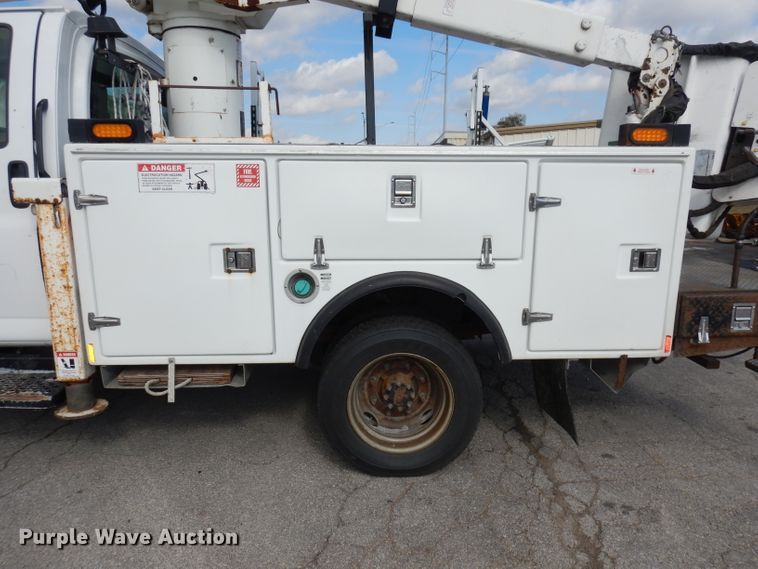 image for item DJ6911 2007 Chevrolet C5500  bucket truck