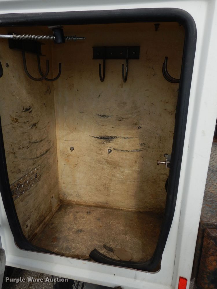 image for item DJ6911 2007 Chevrolet C5500  bucket truck