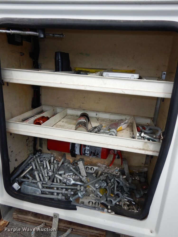 image for item DJ6911 2007 Chevrolet C5500  bucket truck