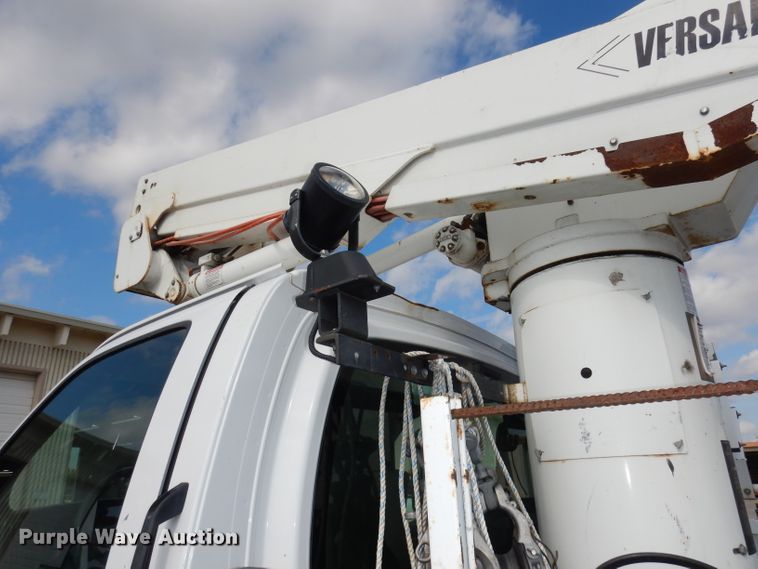 image for item DJ6911 2007 Chevrolet C5500  bucket truck