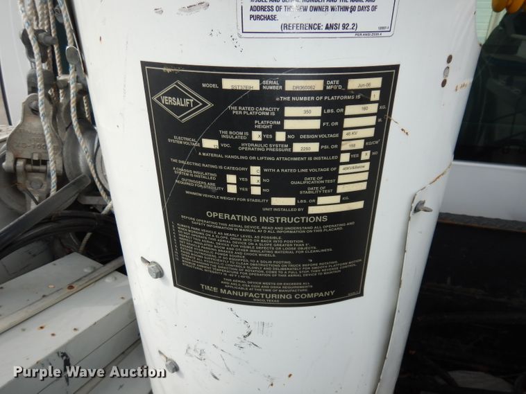 image for item DJ6911 2007 Chevrolet C5500  bucket truck