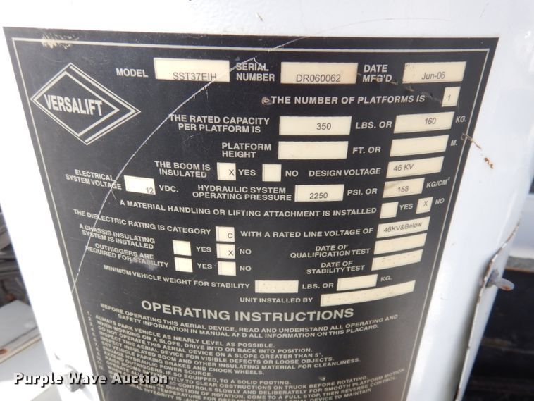 image for item DJ6911 2007 Chevrolet C5500  bucket truck