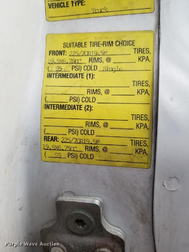 image for item DJ6911 2007 Chevrolet C5500  bucket truck