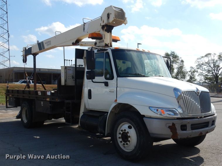 image for item DJ6913 2004 International 4400  crane truck