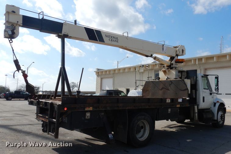 image for item DJ6913 2004 International 4400  crane truck