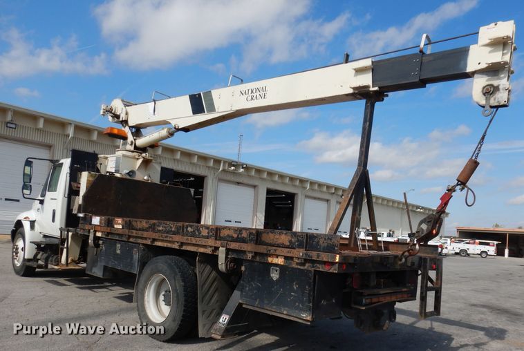 image for item DJ6913 2004 International 4400  crane truck