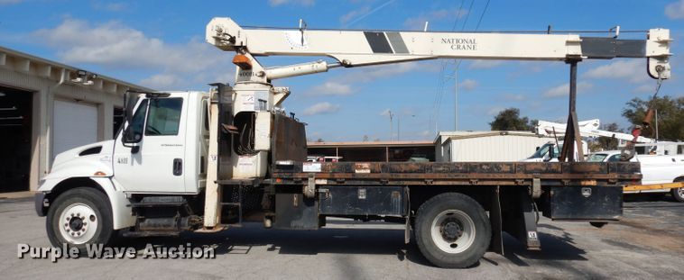 image for item DJ6913 2004 International 4400  crane truck