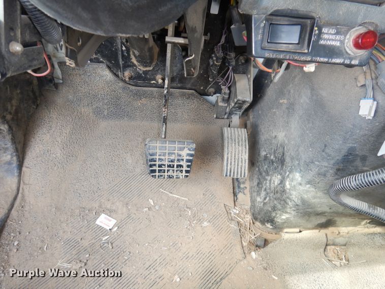 image for item DJ6913 2004 International 4400  crane truck